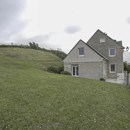 度假居 Le Castel De En Bessin *